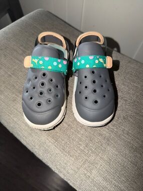 Puma Kids Gray Clogs with Green Polka-Dot Strap